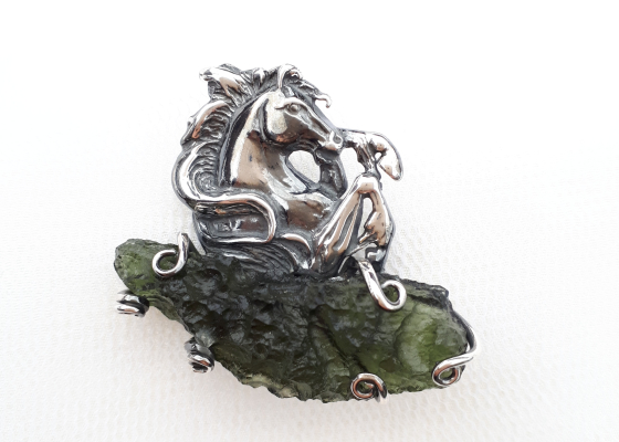 Brož - vzpínající se kůň