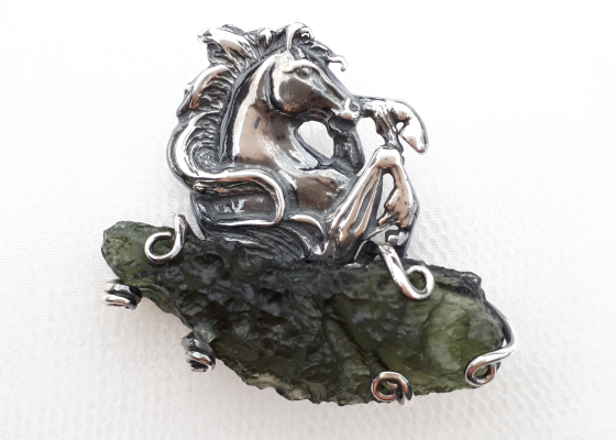 Brož - vzpínající se kůň