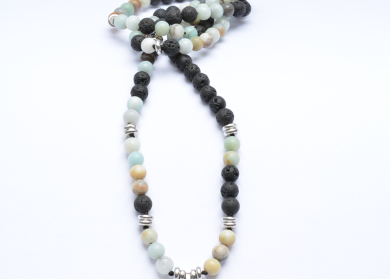 Luxusní náhrdelník a achátem a lávou