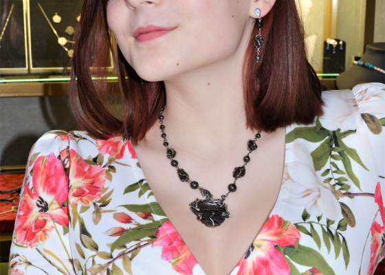 Luxusní náhrdelník hříbě