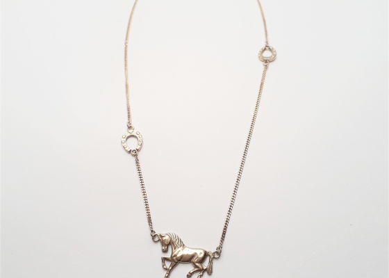 Náhrdelníček koníček pro štěstí