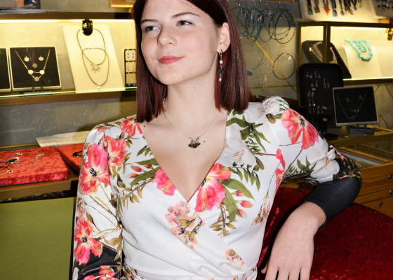 Náhrdelník – koník na vltavínu