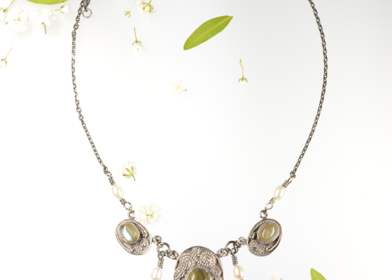 Náhrdelník – světlo