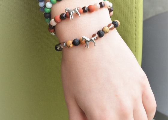 Náramek pro milovníky koní – cihlová