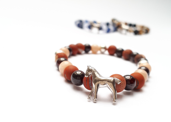 Náramek pro milovníky koní – cihlová