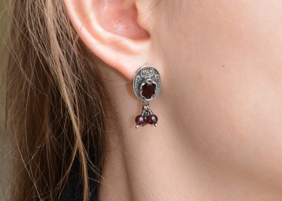 Náušnice – kukléřka – granáty almandiny