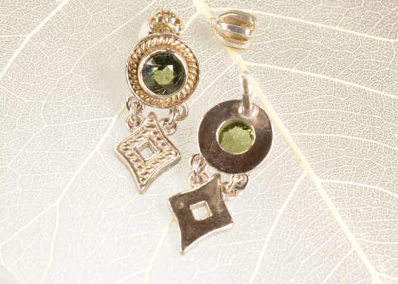 Náušnice - mechovnice - vltavín