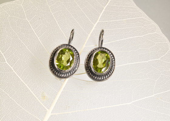 Náušnice - trávnička - olivín