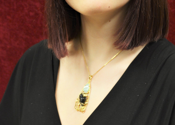 Přívěsek- gotické okno s drahým opálem