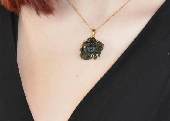 Přívěsek-hlava medúzy