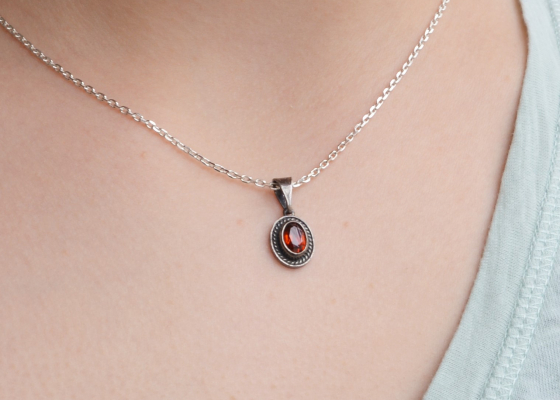 Přívěsek - okáč - hesonit