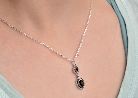 Přívěsek - rudokřídlec - granáty