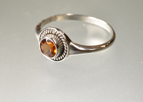 Prsten - babočka - hesonit