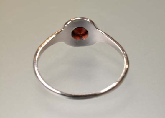 Prsten - rudokřídlec - granát almandin