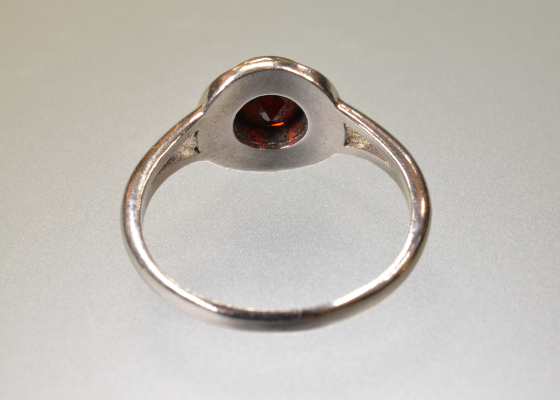 Prsten - sklepnice - granát almandin