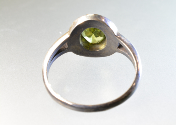 Prsten - trávnička - olivín