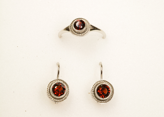 Souprava - rudokřídlec - granát almandin