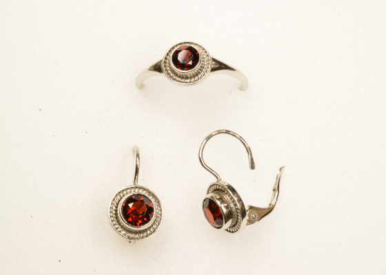 Souprava - rudokřídlec - granát almandin