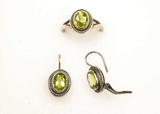 Souprava - trávnička - olivín