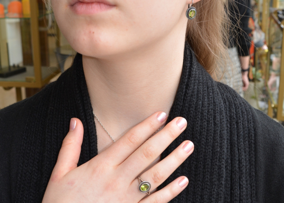 Souprava - trávnička - olivín