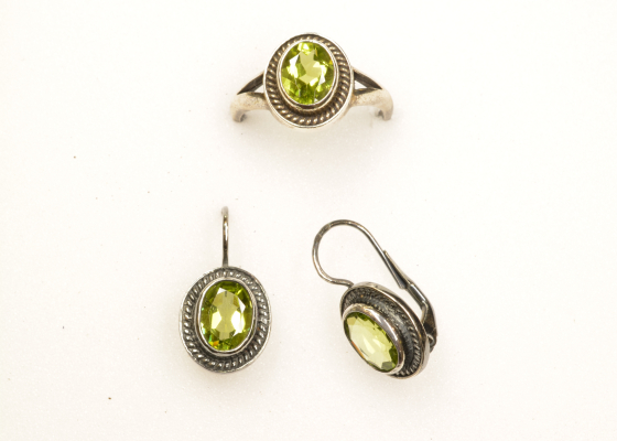 Souprava - trávnička - olivín