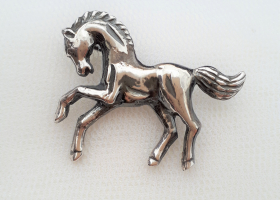 Brože celostříbrná - kůň