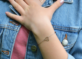 Náramek – srdce s granátky