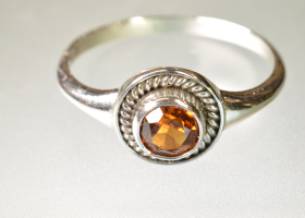 Prsten - babočka - hesonit