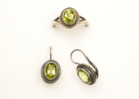 Souprava - trávnička - olivín